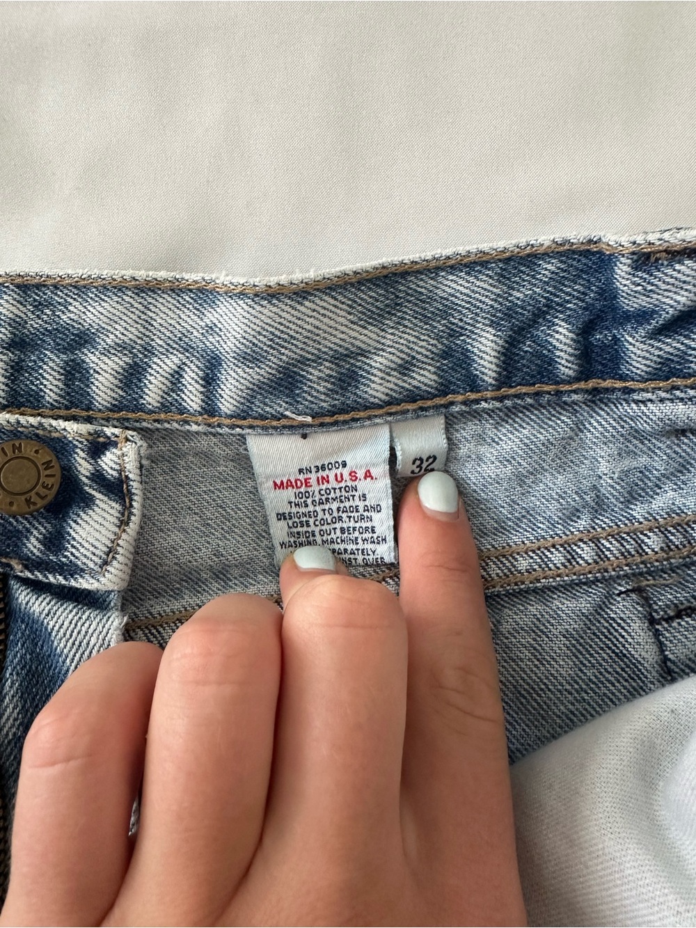 Vintage Calvin Klein Light Blue Jeans - Picture 4 of 8